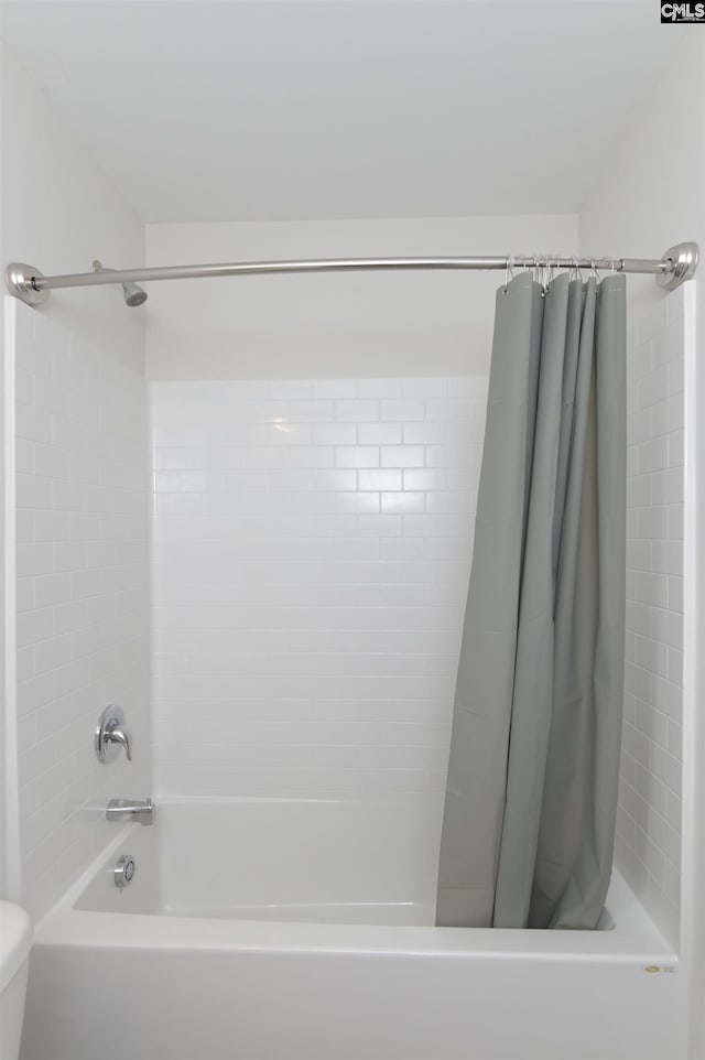 206 Carriagebrook Cir, Camden, SC 29020 - full bath with shower / bathtub combination with curtain and toilet