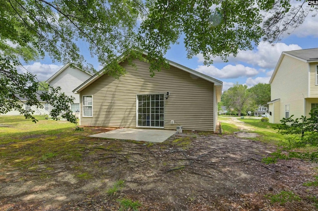414 Fountain Lk, Columbia, SC 29209 - rear view of house with a patio area