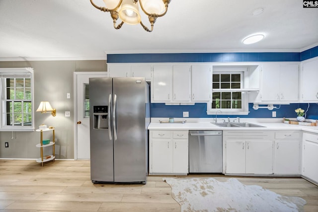 1818 Stratford Rd, Cayce, SC 29033 - kitchen featuring stainless steel appliances, a sink, crown molding, a chandelier, and light wood finished floors