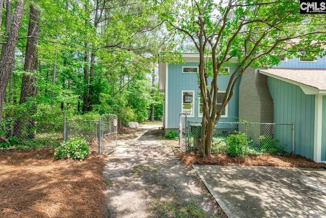 2308 Exton Shore Dr, Columbia, SC 29209 - view of yard with a gate and driveway