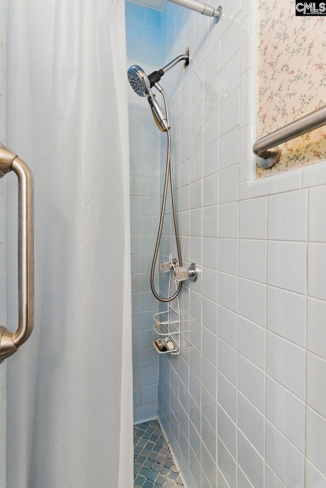 2015 Valley View Rd, West Columbia, SC 29172 - full bath featuring a tile shower