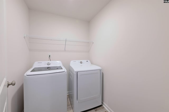 812 Poplar Bend Rd, Columbia, SC 29229 - washroom with washer and dryer and baseboards