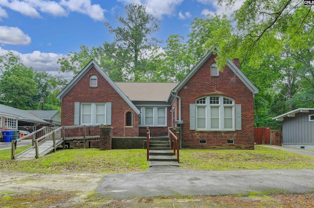 709 Sunset Dr, Columbia, SC 29203 - tudor home with brick siding and crawl space
