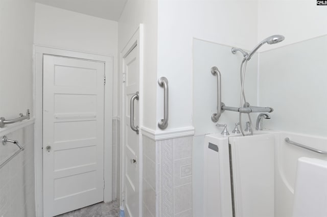 709 Sunset Dr, Columbia, SC 29203 - laundry room featuring tile walls and a wainscoted wall