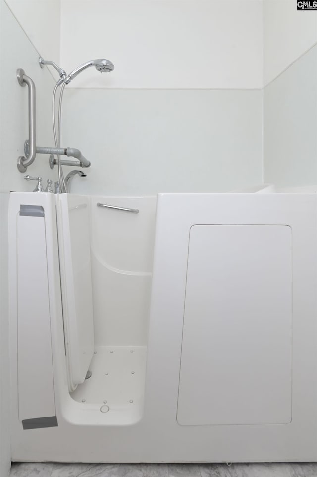 709 Sunset Dr, Columbia, SC 29203 - full bathroom featuring a shower
