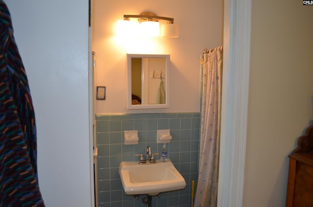 828 Seay Dr, West Columbia, SC 29170 - full bathroom with a sink, tile walls, and a wainscoted wall