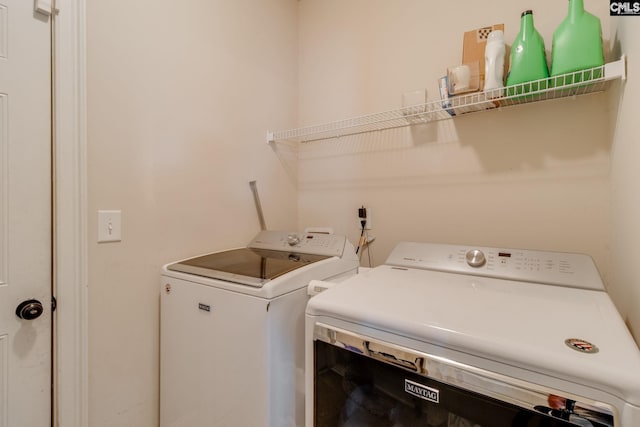 454 Henslowe Ln, West Columbia, SC 29170 - laundry room featuring independent washer and dryer