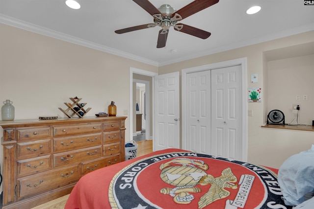 531 Sulgrave Dr, Columbia, SC 29210 - bedroom with a closet, recessed lighting, crown molding, light wood-style flooring, and ceiling fan