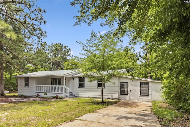 3201 Wilton Rd, West Columbia, SC 29170 - ranch-style home featuring covered porch, a front lawn, and driveway