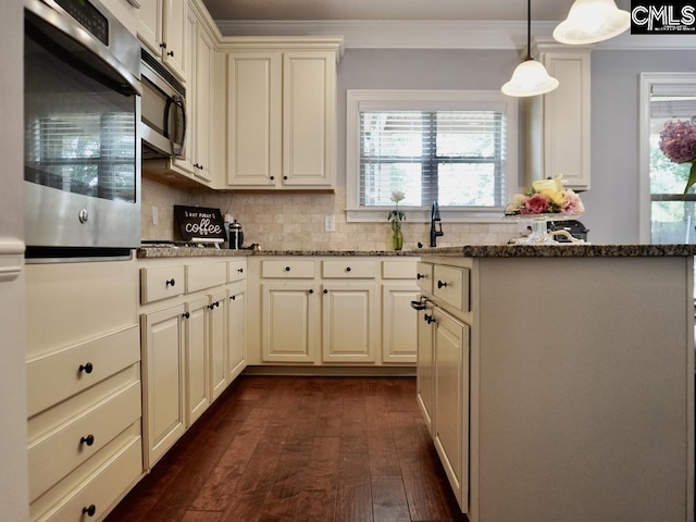 522 Meadow Grass Ln, Lexington, SC 29072 - kitchen featuring stainless steel appliances, crown molding, tasteful backsplash, dark stone countertops, and dark wood-style flooring