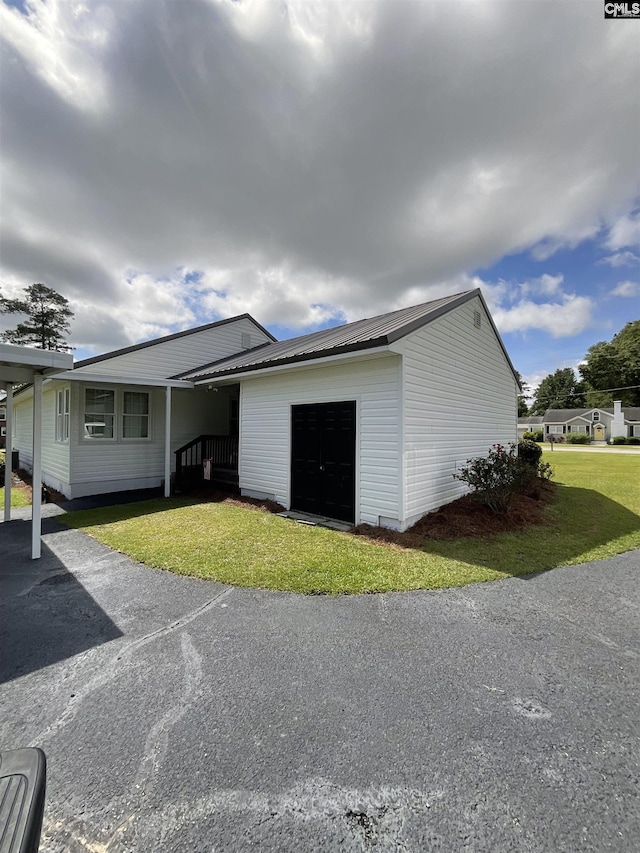 150 Azalea Ave, Bamberg, SC 29003 - view of side of property with a lawn and metal roof