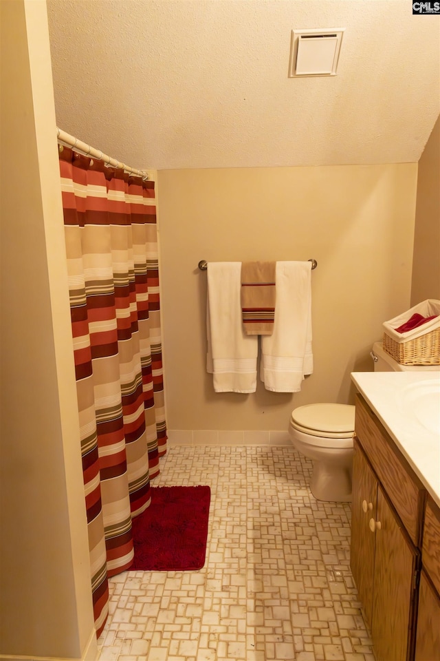 213 River Xing, Lexington, SC 29072 - bathroom with toilet, vanity, baseboards, a shower with curtain, and a textured ceiling