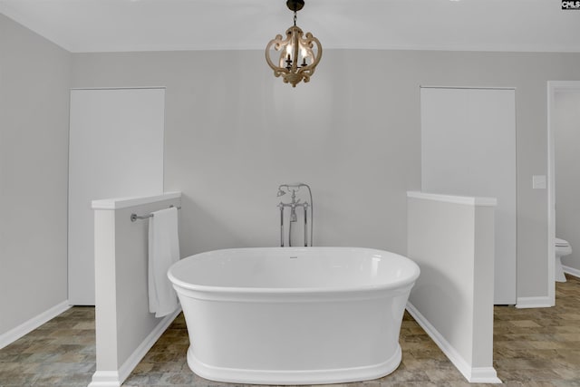 1620 Deep Cove Ln, Gilbert, SC 29054 - full bath featuring a freestanding bath, stone finish flooring, baseboards, toilet, and a chandelier