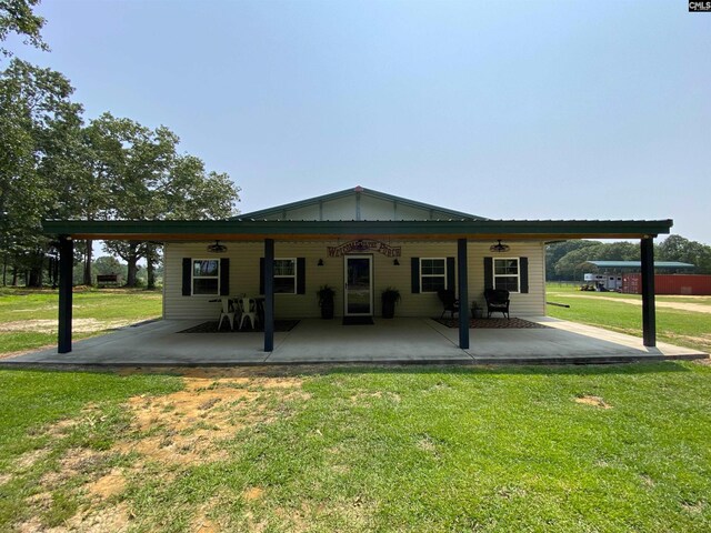 290 Gunter Pond Rd, Wagener, SC 29164 - back of house featuring a ceiling fan and a yard