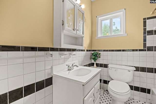 114 Quattlebaum Ave, Ridge Spring, SC 29129 - full bathroom with vanity, toilet, tile walls, wainscoting, and a bathtub