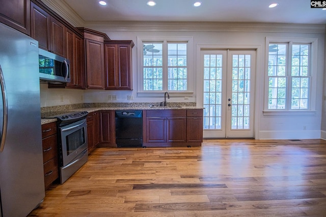 2492 Harbor View Rd, Camden, SC 29020 - kitchen featuring stainless steel appliances, a sink, light wood-style floors, crown molding, and plenty of natural light