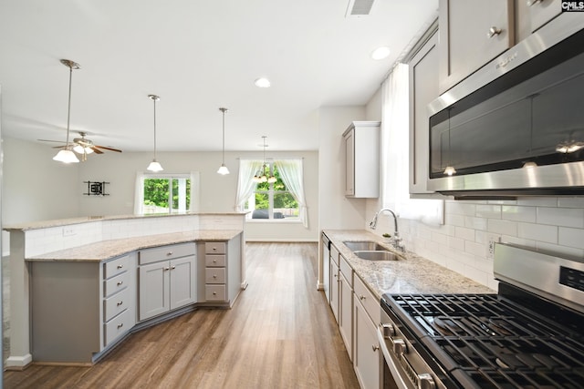 514 Red Taffy Way, Lexington, SC 29073 - kitchen featuring stainless steel appliances, a sink, light wood finished floors, gray cabinetry, and recessed lighting