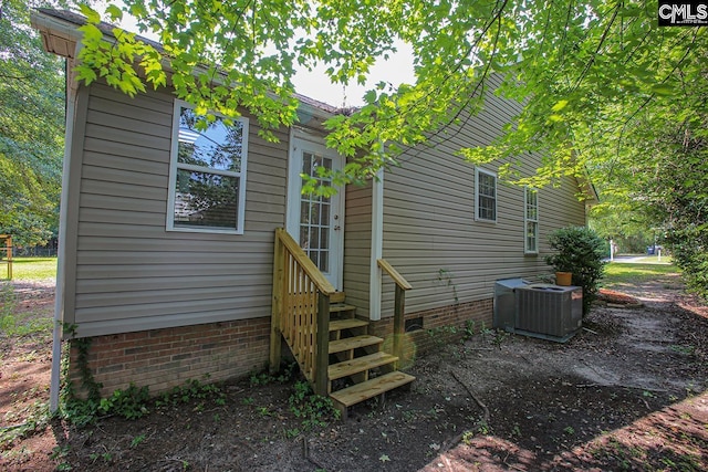 173 Rosewood Ln, Lexington, SC 29072 - view of side of property with entry steps, cooling unit, and crawl space