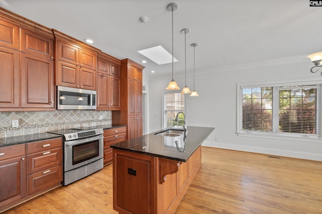 104 Eastshore Dr, Lexington, SC 29072 - kitchen with appliances with stainless steel finishes, a sink, a skylight, crown molding, and light wood-style flooring