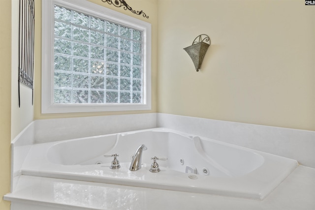 6 Hunting Glen Ct, Irmo, SC 29063 - bathroom featuring a tub with jets