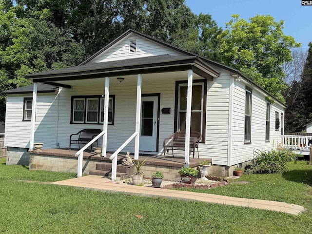 714 E Dunlap St, Lancaster, SC 29720 - view of front of property featuring covered porch and a front yard