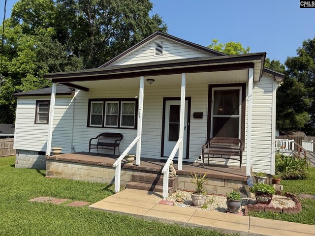 714 E Dunlap St, Lancaster, SC 29720 - bungalow-style home featuring a porch