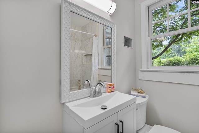 2611 Mills Dr, Columbia, SC 29204 - bathroom with toilet, vanity, and tiled shower
