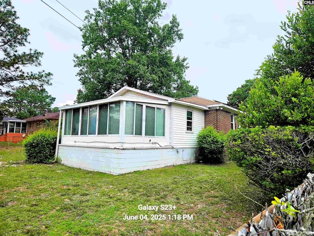 177 Newcastle Dr, Columbia, SC 29223 - manufactured / mobile home with a front yard and a sunroom
