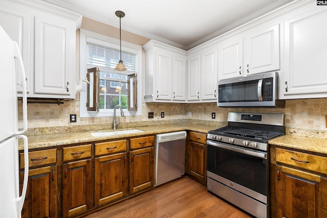 560 Park Place Dr, Elgin, SC 29045 - kitchen featuring stainless steel appliances, a sink, white cabinets, wood finished floors, and ornamental molding