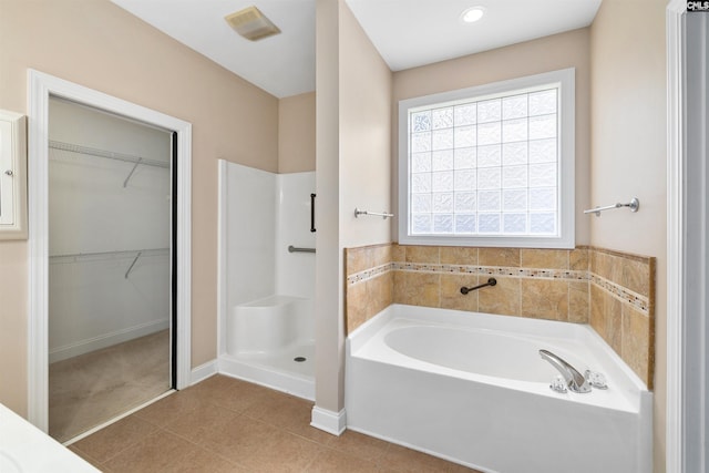 560 Park Place Dr, Elgin, SC 29045 - full bath featuring a garden tub, a walk in closet, and a shower stall