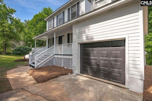 204 Sandcreek Dr, Winnsboro, SC 29180 - view of front facade with a porch, a garage, and driveway
