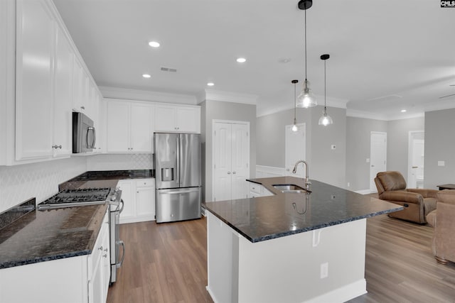 935 Taramore Ln, Lexington, SC 29072 - kitchen with appliances with stainless steel finishes, open floor plan, crown molding, wood finished floors, and backsplash