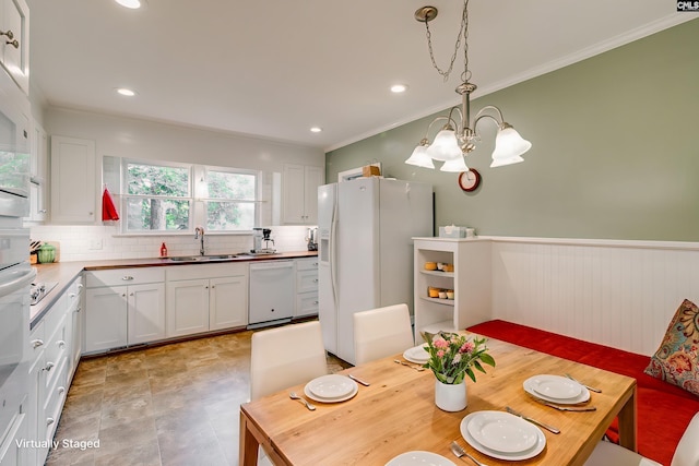 6413 Bridgewood Rd, Columbia, SC 29206 - dining room with crown molding, a chandelier, recessed lighting, and wainscoting