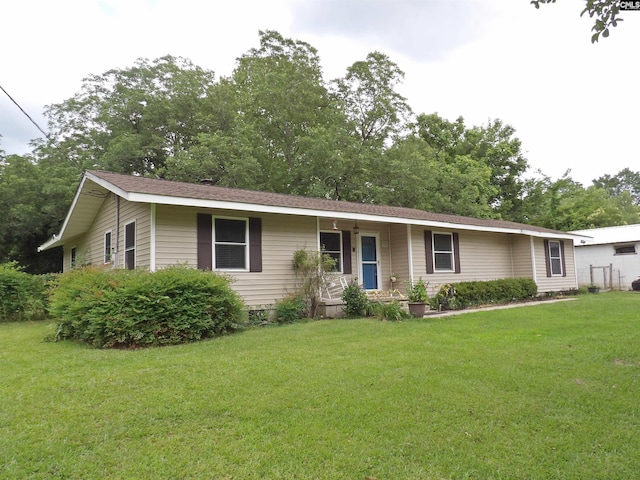 1016 Willis St, Batesburg, SC 29006 - ranch-style home featuring a porch and a front lawn