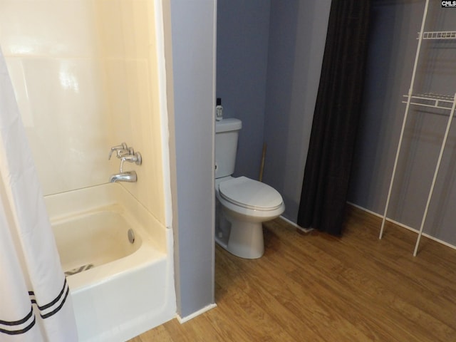 1016 Willis St, Batesburg, SC 29006 - bathroom featuring wood finished floors and shower / bath combo