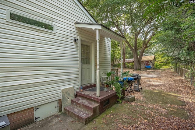 1715 Lacy St, Columbia, SC 29169 - entrance to property featuring crawl space