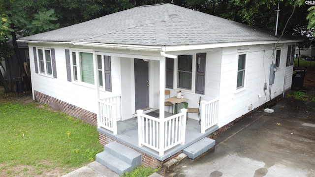 334 Gaffney St, West Columbia, SC 29169 - view of front of property featuring roof with shingles, crawl space, and a front yard