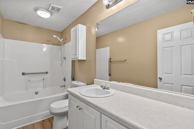 364 Elders Pond Cir, Columbia, SC 29229 - full bath with wood finished floors, a textured ceiling, vanity, and bathing tub / shower combination