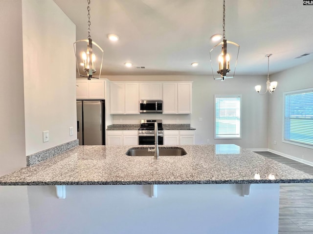 1958 Castlerock Dr, Sumter, SC 29153 - kitchen featuring stainless steel appliances, a breakfast bar area, a chandelier, and recessed lighting