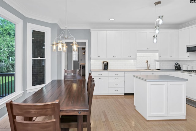 430 Hampton Creek Ct, Columbia, SC 29209 - kitchen with stainless steel appliances, decorative backsplash, a center island, white cabinetry, and crown molding