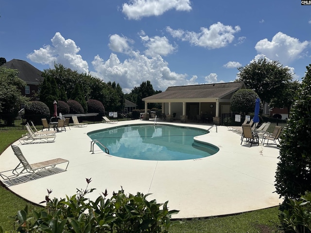 100 Julia Ct, Lexington, SC 29072 - community pool with a patio