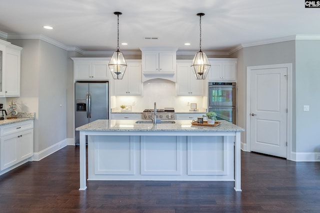 605 Flycatcher Ln, Blythewood, SC 29016 - kitchen featuring appliances with stainless steel finishes, white cabinetry, a center island with sink, pendant lighting, and recessed lighting