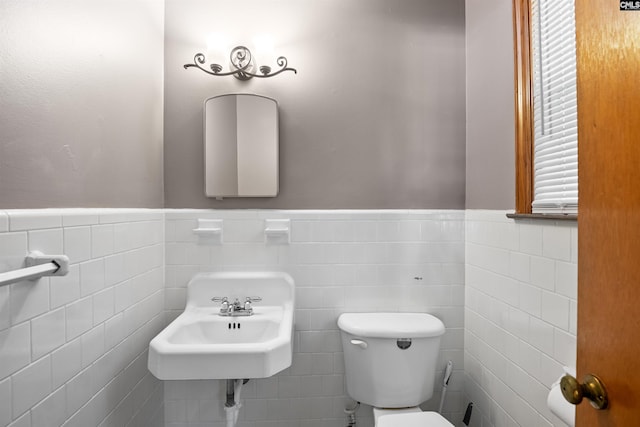 811 Rosedale Rd, West Columbia, SC 29170 - bathroom featuring wainscoting and tile walls