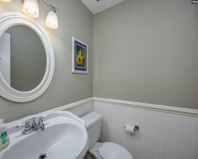 111 Double Branch Ct, West Columbia, SC 29169 - bathroom with a wainscoted wall and a textured ceiling