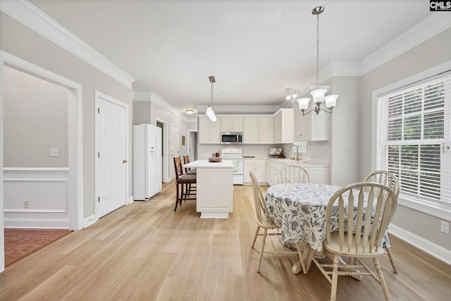 113 Chalfont Ln, Columbia, SC 29229 - dining area featuring light wood-style floors, a chandelier, and crown molding