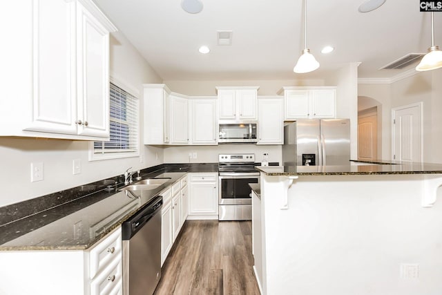 779 Dawsons Park Way, Lexington, SC 29072 - kitchen featuring appliances with stainless steel finishes, a kitchen bar, white cabinets, crown molding, and recessed lighting