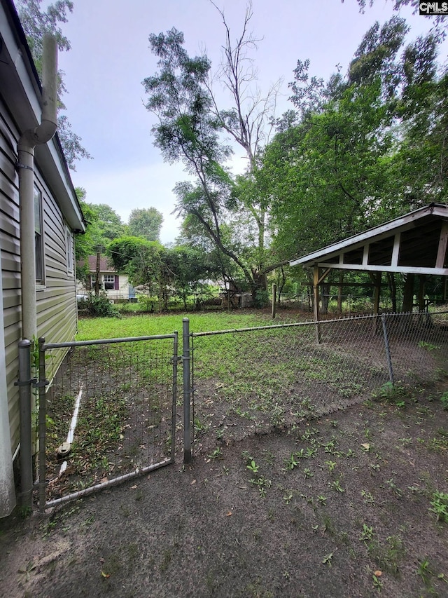 337 Mill St, Batesburg, SC 29006 - view of yard featuring a gate