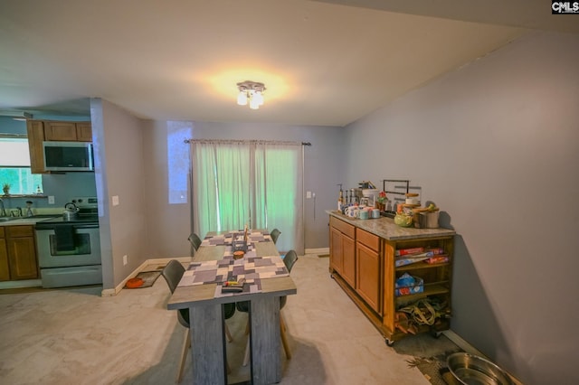 1206 Furman Dr, Sumter, SC 29154 - dining space featuring baseboards
