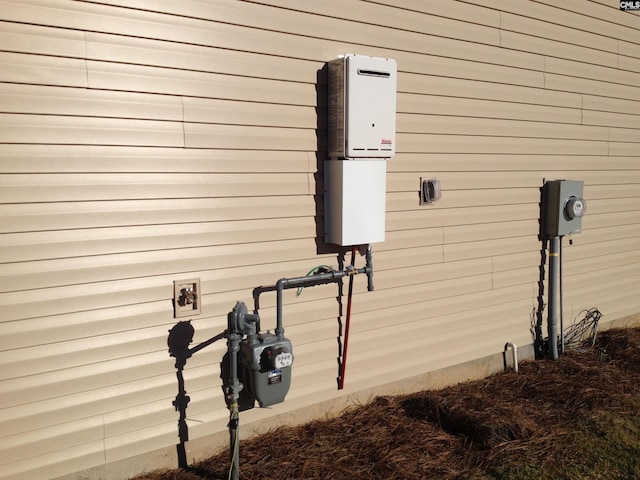 1049 Beaufort Farm Rd, Blythewood, SC 29016 - exterior view of electric meter and related energy utilities