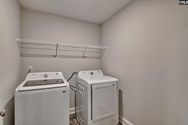 689 W Columbia Ave, Batesburg, SC 29006 - laundry room featuring independent washer and dryer and baseboards